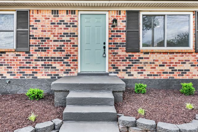 717 Ranch Hill Dr, Clarksville, TN 37042