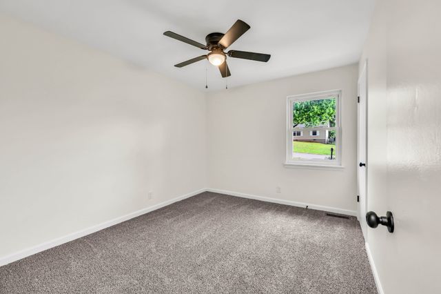 717 Ranch Hill Dr, Clarksville, TN 37042