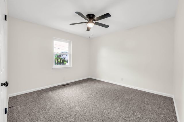 717 Ranch Hill Dr, Clarksville, TN 37042