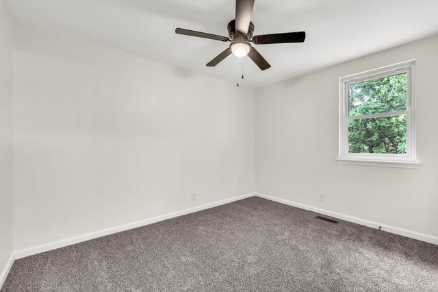 717 Ranch Hill Dr, Clarksville, TN 37042