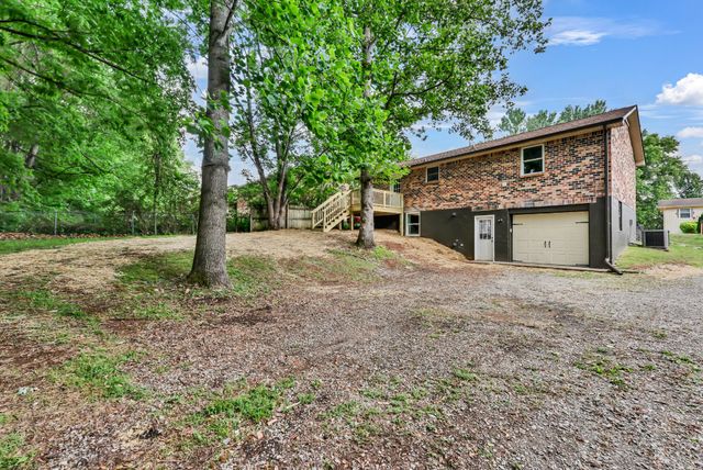 717 Ranch Hill Dr, Clarksville, TN 37042