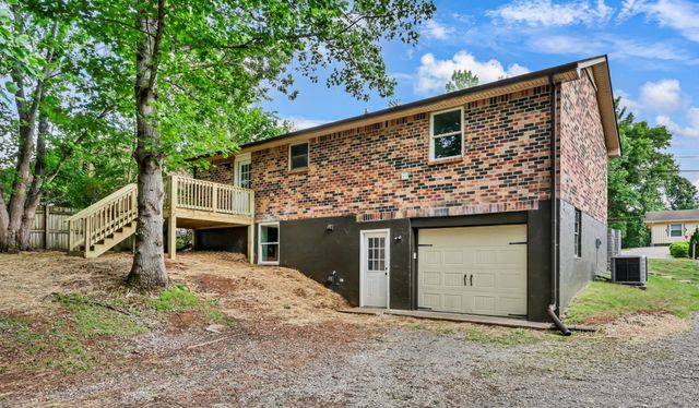 717 Ranch Hill Dr, Clarksville, TN 37042
