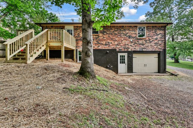 717 Ranch Hill Dr, Clarksville, TN 37042