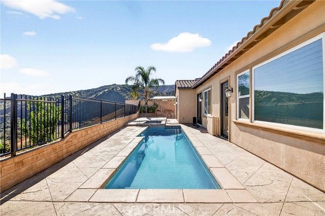 7837 Lady Banks Loop, Corona, CA 92883