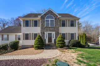 3 Jasmine Dr, Oxford, MA 01540