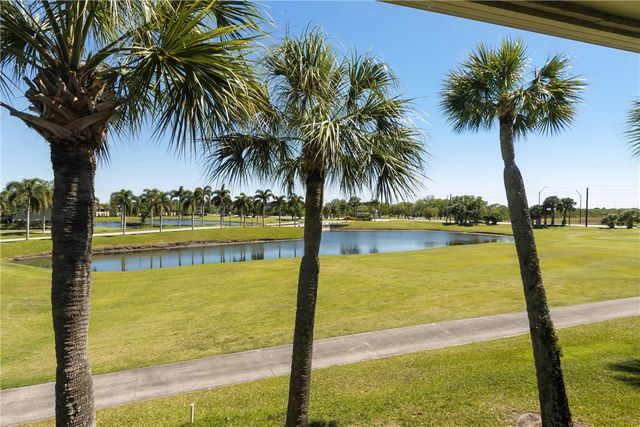 1 Plantation Drive 203, Vero Beach, FL 32966