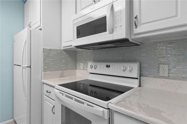 1 Plantation Drive 203, Vero Beach, FL 32966