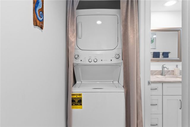 1 Plantation Drive 203, Vero Beach, FL 32966