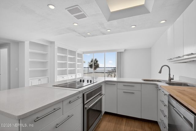 1596 LANCASTER Terrace 1B, Jacksonville, FL 32204