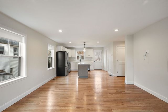 32 Union St 32, Lowell, MA 01852
