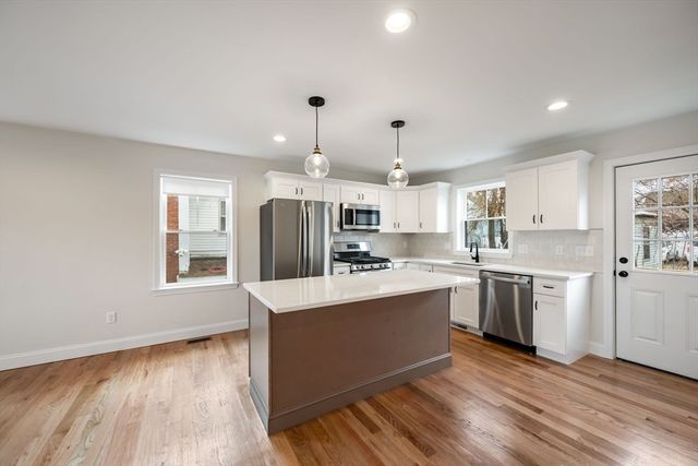 32 Union St 32, Lowell, MA 01852
