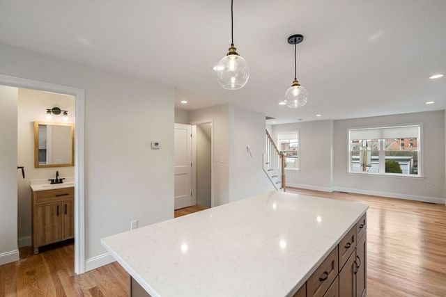 32 Union St 32, Lowell, MA 01852