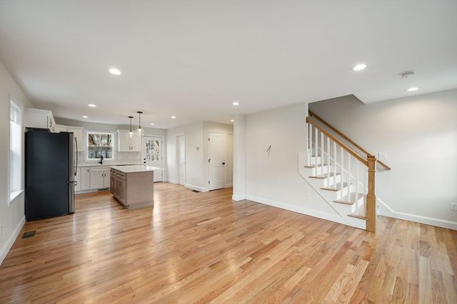 32 Union St 32, Lowell, MA 01852