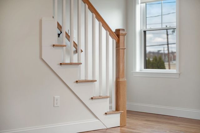 32 Union St 32, Lowell, MA 01852