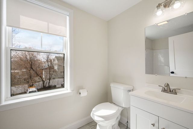 32 Union St 32, Lowell, MA 01852