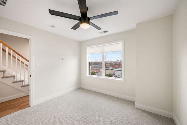 32 Union St 32, Lowell, MA 01852