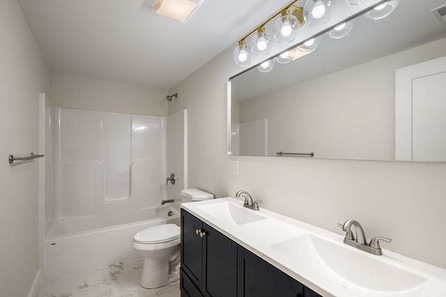 32 Union St 32, Lowell, MA 01852