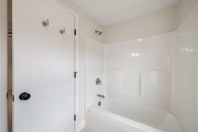32 Union St 32, Lowell, MA 01852