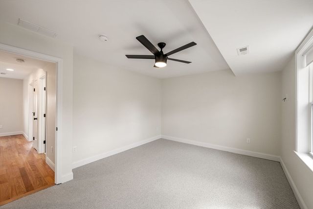 32 Union St 32, Lowell, MA 01852
