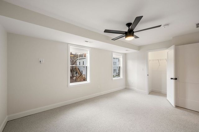 32 Union St 32, Lowell, MA 01852