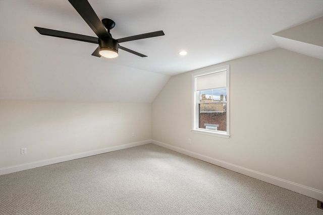 32 Union St 32, Lowell, MA 01852