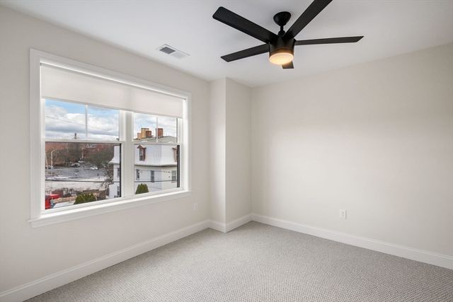 32 Union St 32, Lowell, MA 01852