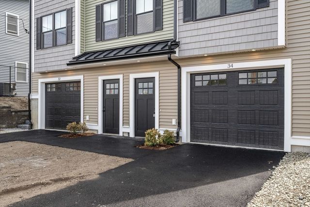 32 Union St 32, Lowell, MA 01852