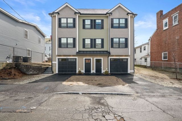 32 Union St 32, Lowell, MA 01852