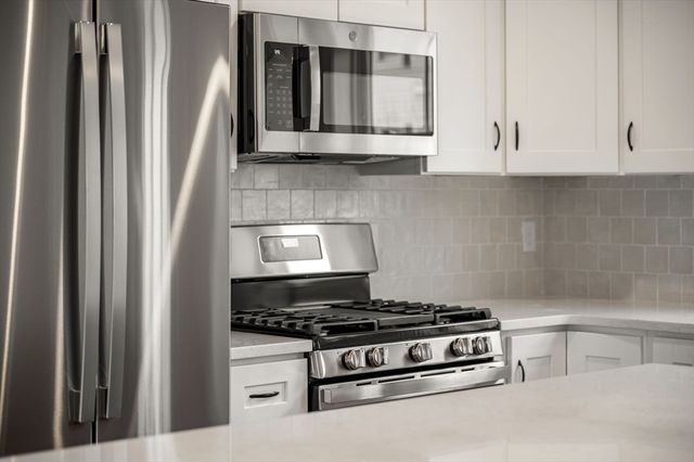32 Union St 32, Lowell, MA 01852