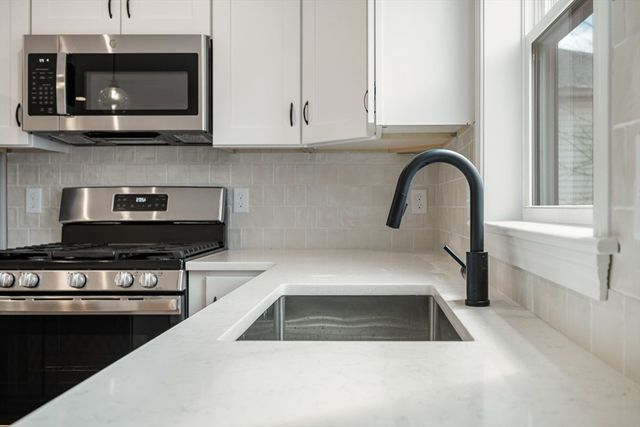 32 Union St 32, Lowell, MA 01852