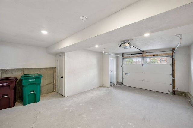 32 Union St 32, Lowell, MA 01852
