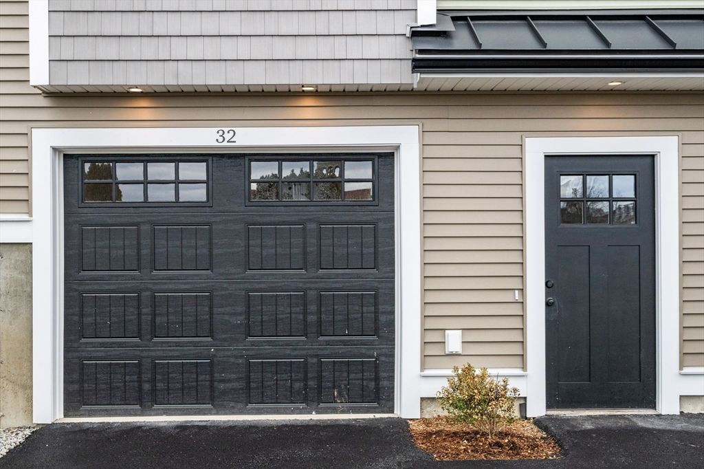 32 Union St 32, Lowell, MA 01852
