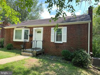 5011 ONTARIO RD, College Park, MD 20740