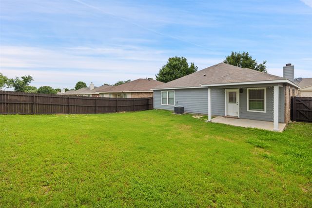8908 King Ranch Drive, Cross Roads, TX 76227