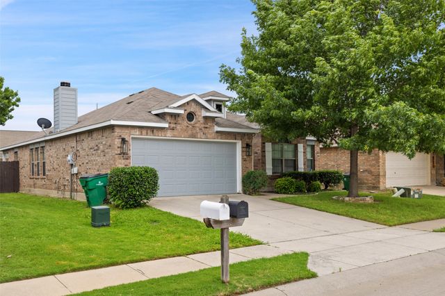 8908 King Ranch Drive, Cross Roads, TX 76227