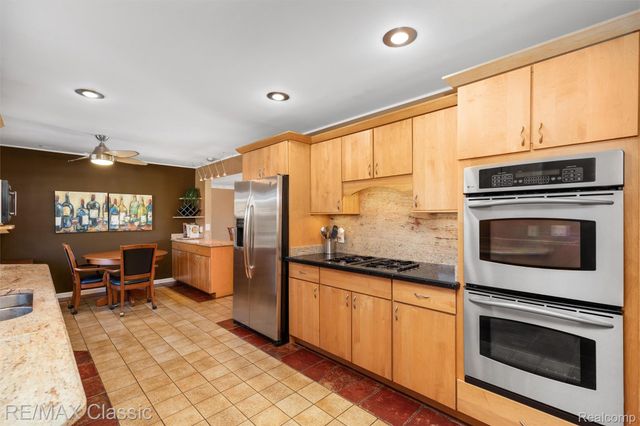 22810 Ennishore, Novi, MI 48375