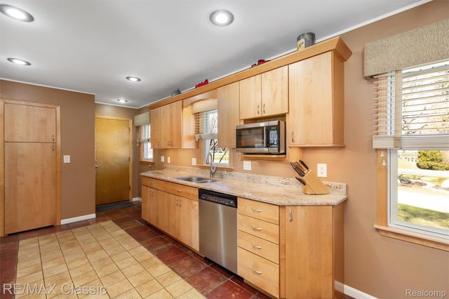 22810 Ennishore, Novi, MI 48375