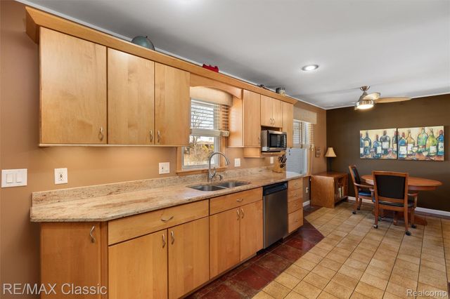 22810 Ennishore, Novi, MI 48375