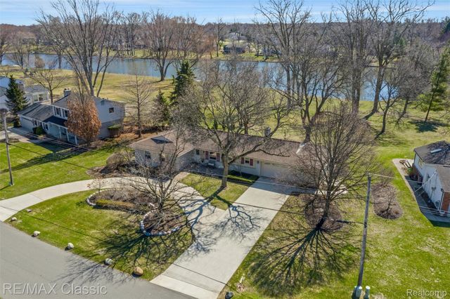 22810 Ennishore, Novi, MI 48375