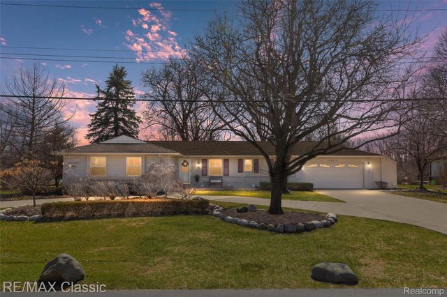 22810 Ennishore, Novi, MI 48375