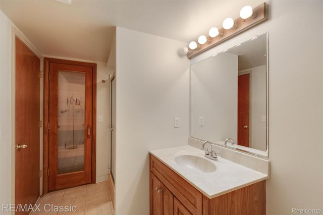 22810 Ennishore, Novi, MI 48375