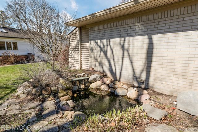 22810 Ennishore, Novi, MI 48375