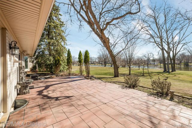 22810 Ennishore, Novi, MI 48375
