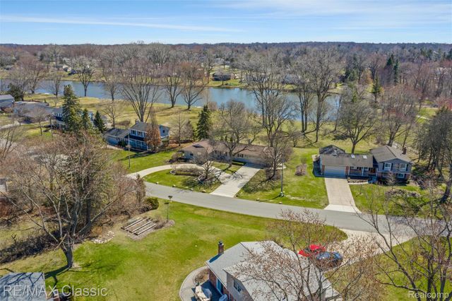 22810 Ennishore, Novi, MI 48375