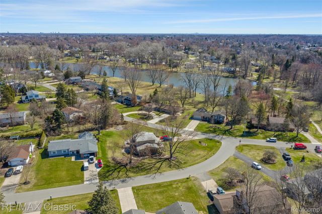 22810 Ennishore, Novi, MI 48375