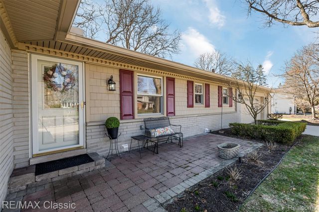 22810 Ennishore, Novi, MI 48375