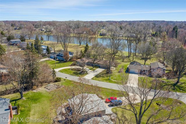 22810 Ennishore, Novi, MI 48375