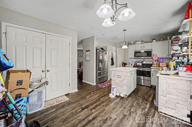 1529 Galesburg Street, Charlotte, NC 28216