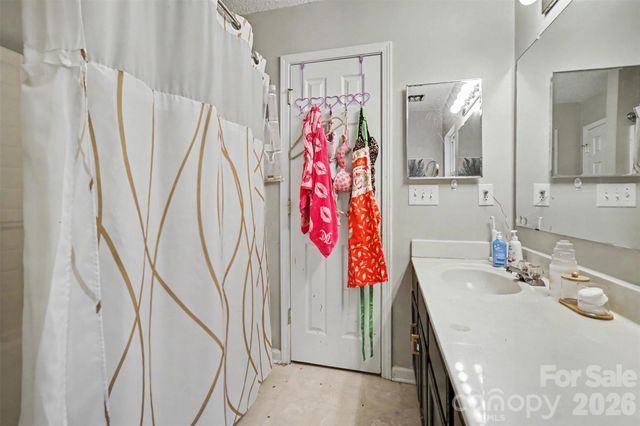 1529 Galesburg Street, Charlotte, NC 28216