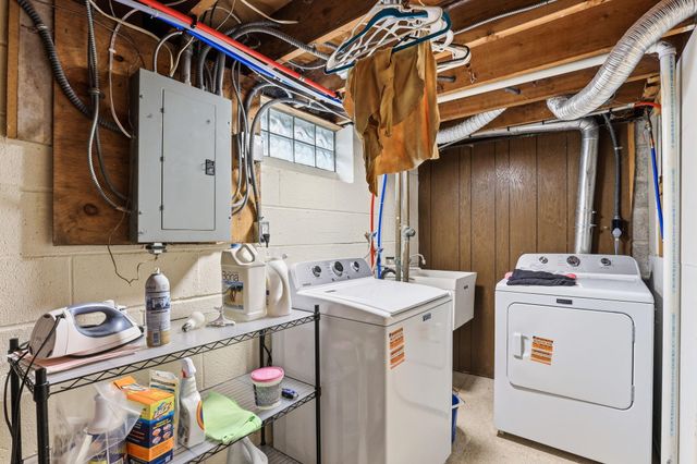 3306 53rd Avenue N, Brooklyn Center, MN 55429